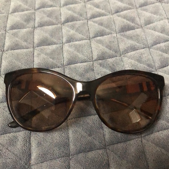 Burberry gradient 58mm sunglasses in G/VGUC - Picture 2 of 10